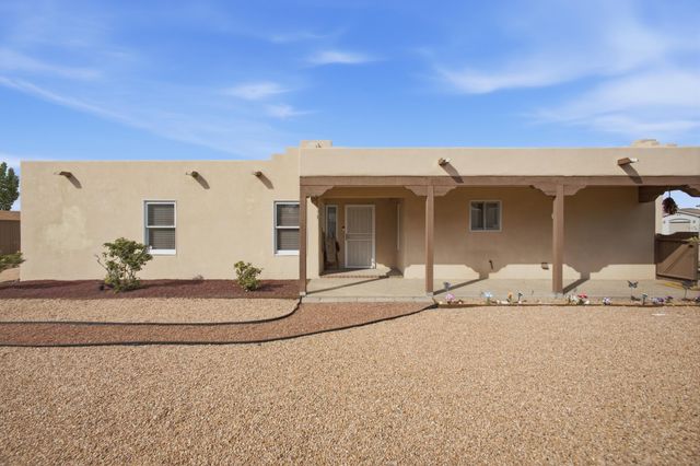 1061 Crestview Drive SW, Los Lunas, NM 87031