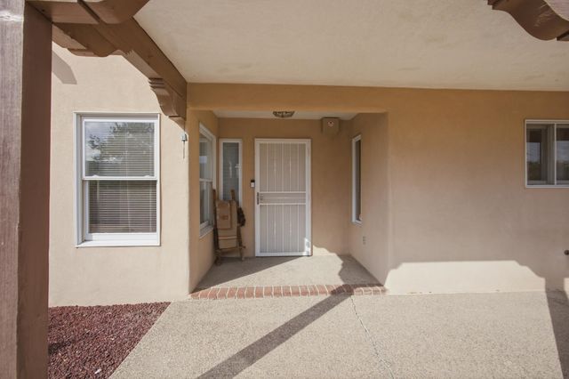 1061 Crestview Drive SW, Los Lunas, NM 87031