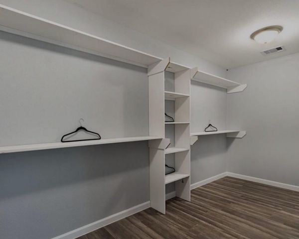 3925 Mckinley Street, Houston, TX 77051