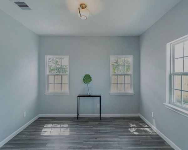 3925 Mckinley Street, Houston, TX 77051