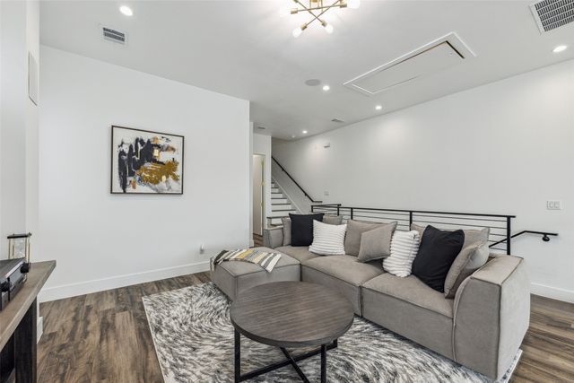 2429 Vagas Street, Dallas, TX 75219