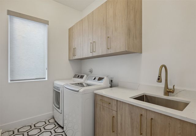 2429 Vagas Street, Dallas, TX 75219