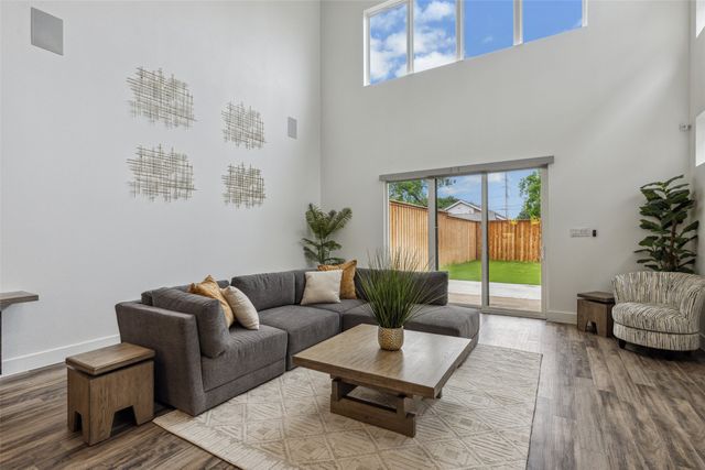 2429 Vagas Street, Dallas, TX 75219