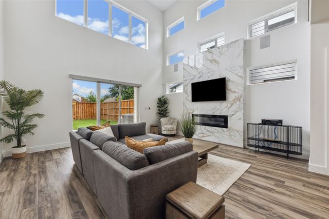 2429 Vagas Street, Dallas, TX 75219