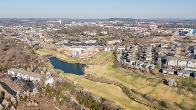 530 Spring Creek Road Apt 11, Branson, MO 65616