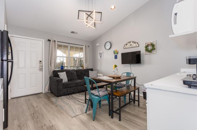 530 Spring Creek Road Apt 11, Branson, MO 65616