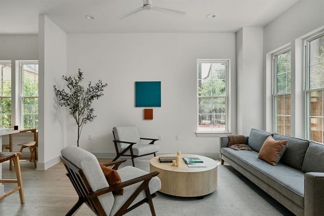 2209 woodland Ave 401, Austin, TX 78741