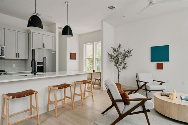 2209 woodland Ave 401, Austin, TX 78741