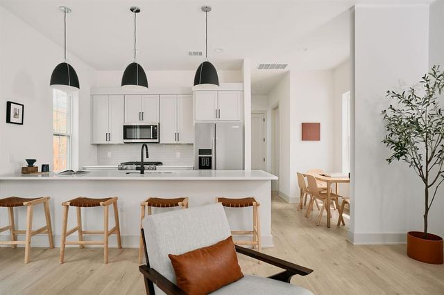 2209 woodland Ave 401, Austin, TX 78741