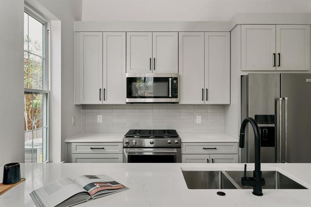 2209 woodland Ave 401, Austin, TX 78741