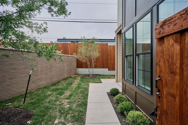 2209 woodland Ave 401, Austin, TX 78741