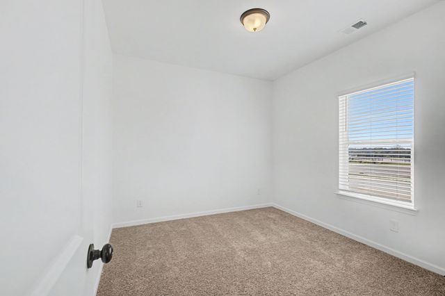 1379 English Oak Dr, Clarksville, TN 37043