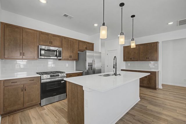 1379 English Oak Dr, Clarksville, TN 37043