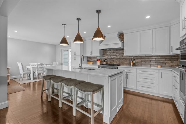 18 Sylvan Terrace, Newport, RI 02840