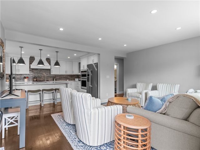 18 Sylvan Terrace, Newport, RI 02840