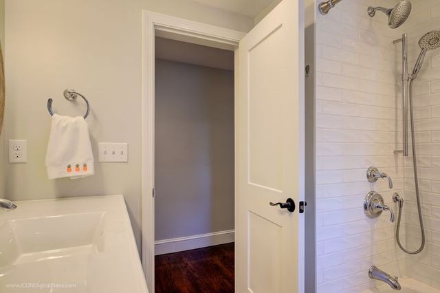 18 Sylvan Terrace, Newport, RI 02840