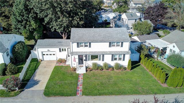 18 Sylvan Terrace, Newport, RI 02840