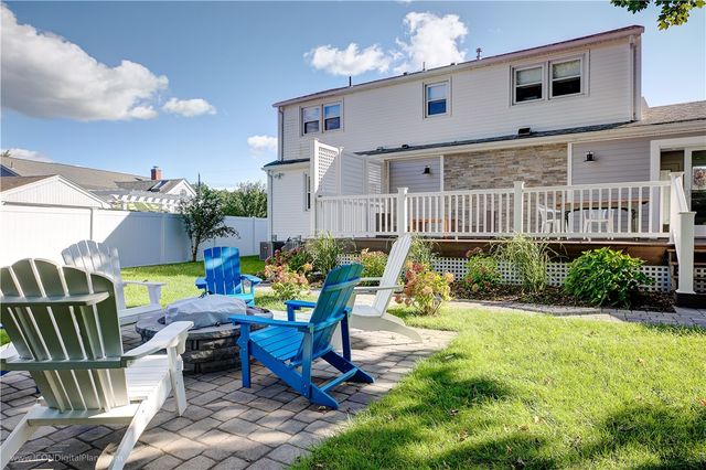 18 Sylvan Terrace, Newport, RI 02840