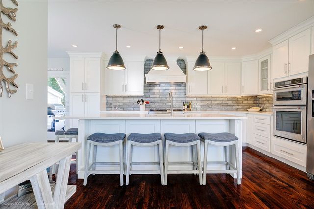 18 Sylvan Terrace, Newport, RI 02840