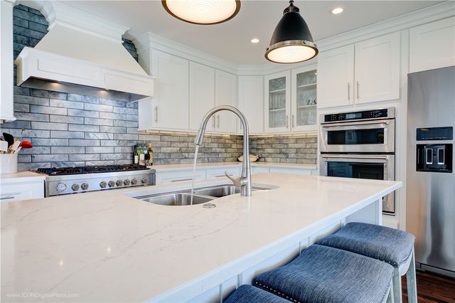 18 Sylvan Terrace, Newport, RI 02840