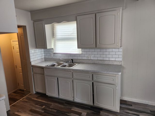 22741 NORMANDY Avenue, Eastpointe, MI 48021