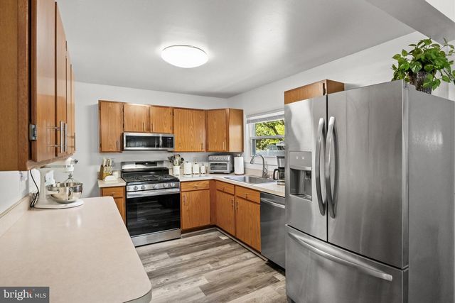 155 W HAMPTON ST, Pemberton, NJ 08068
