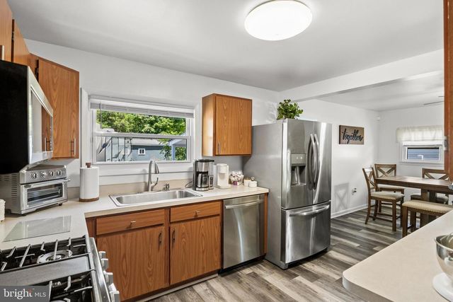 155 W HAMPTON ST, Pemberton, NJ 08068