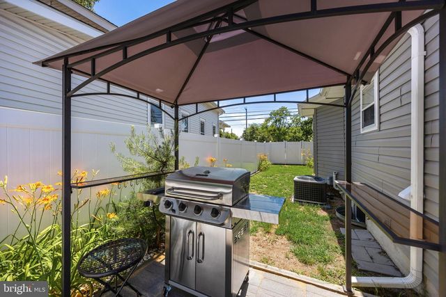 155 W HAMPTON ST, Pemberton, NJ 08068