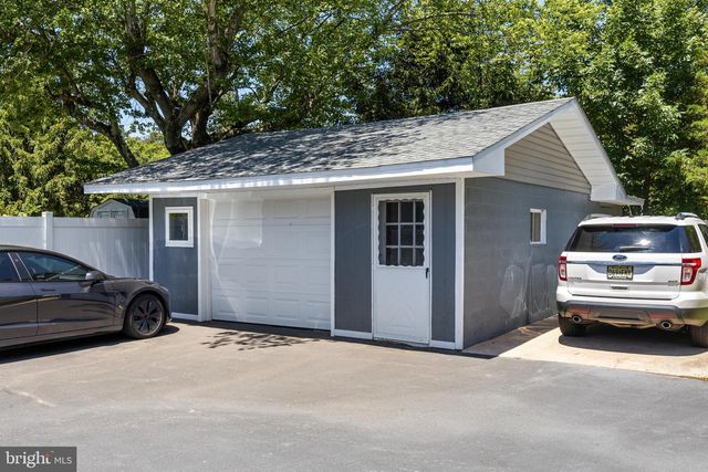 155 W HAMPTON ST, Pemberton, NJ 08068