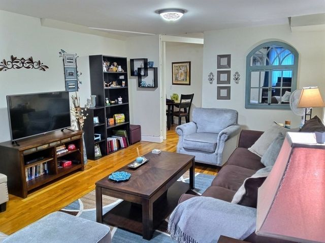 1482 Beacon B5, Brookline, MA 02446