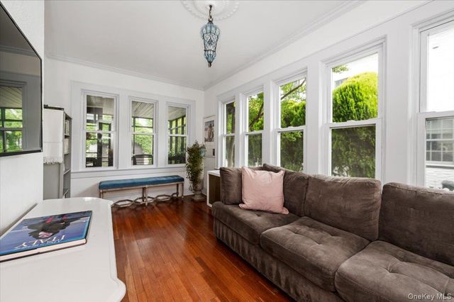11 DeMott Avenue, Rockville Centre, NY 11570