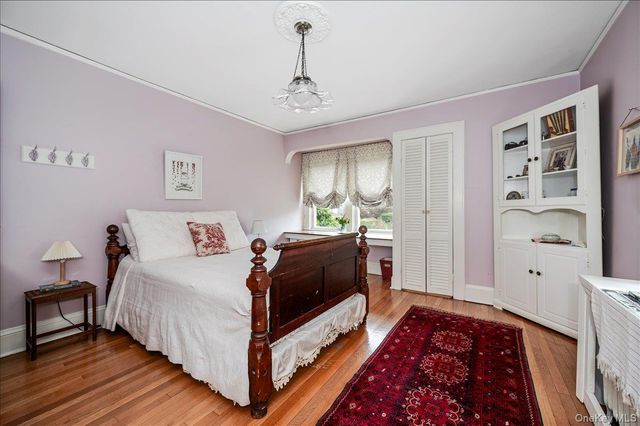 11 DeMott Avenue, Rockville Centre, NY 11570