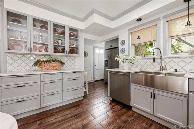 11 DeMott Avenue, Rockville Centre, NY 11570