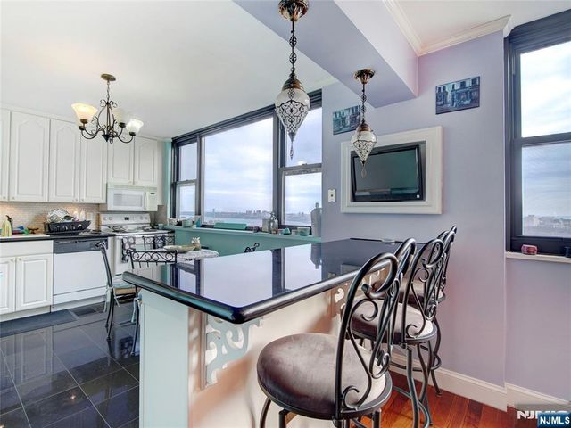 250 Gorge 28A, Cliffside Park, NJ 07010