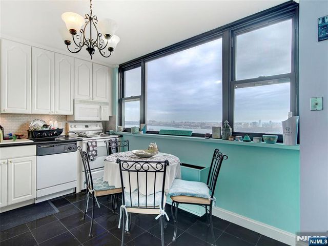 250 Gorge 28A, Cliffside Park, NJ 07010