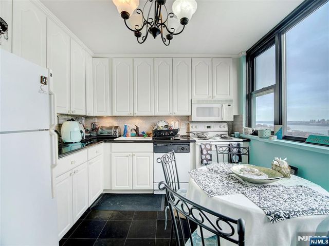 250 Gorge 28A, Cliffside Park, NJ 07010