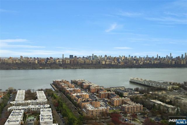 250 Gorge 28A, Cliffside Park, NJ 07010