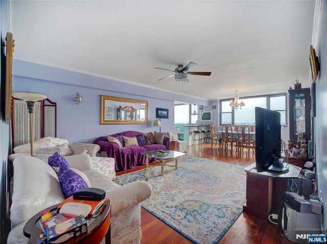 250 Gorge 28A, Cliffside Park, NJ 07010