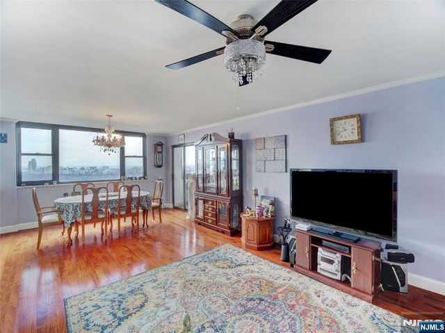 250 Gorge 28A, Cliffside Park, NJ 07010