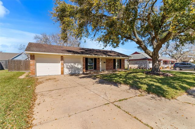 127 Talisman Street, Lake Jackson, TX 77566