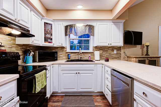 390 Shadowlawn Dr, Louisville, KY 40229