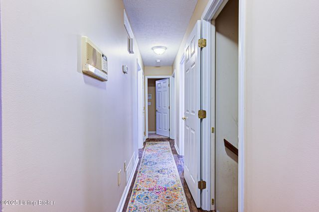 390 Shadowlawn Dr, Louisville, KY 40229