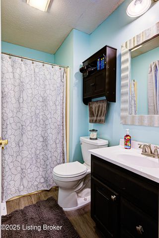 390 Shadowlawn Dr, Louisville, KY 40229