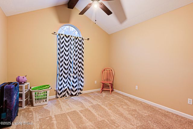 390 Shadowlawn Dr, Louisville, KY 40229