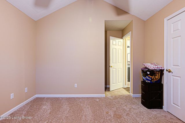 390 Shadowlawn Dr, Louisville, KY 40229