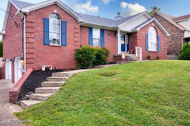 390 Shadowlawn Dr, Louisville, KY 40229