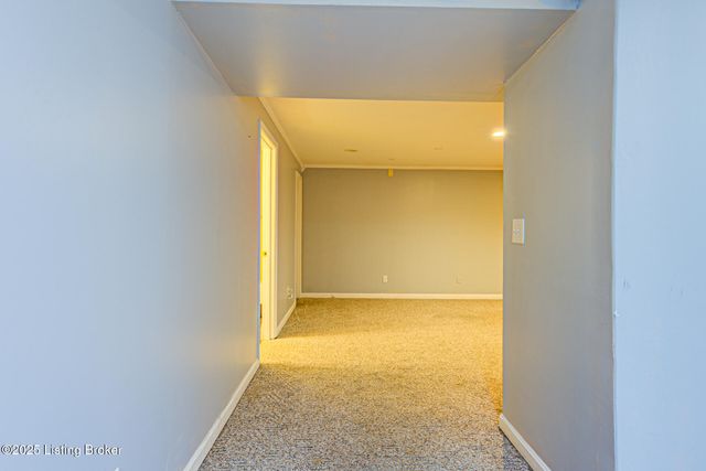 390 Shadowlawn Dr, Louisville, KY 40229