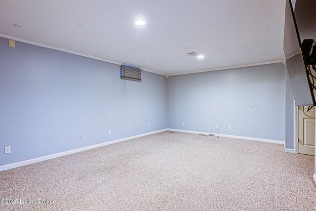 390 Shadowlawn Dr, Louisville, KY 40229