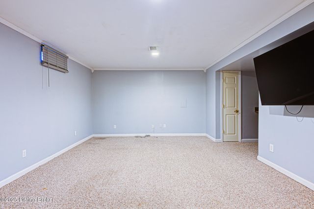 390 Shadowlawn Dr, Louisville, KY 40229