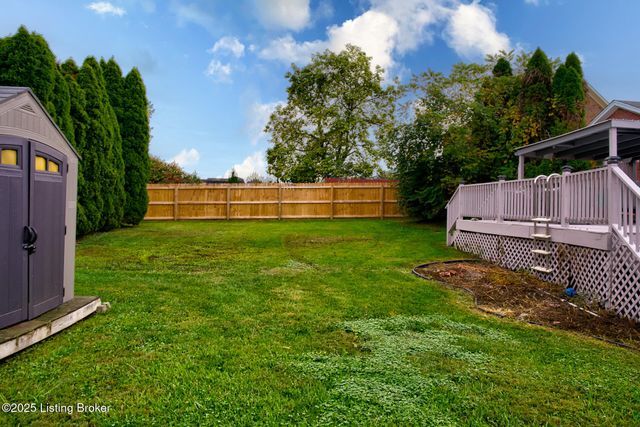 390 Shadowlawn Dr, Louisville, KY 40229